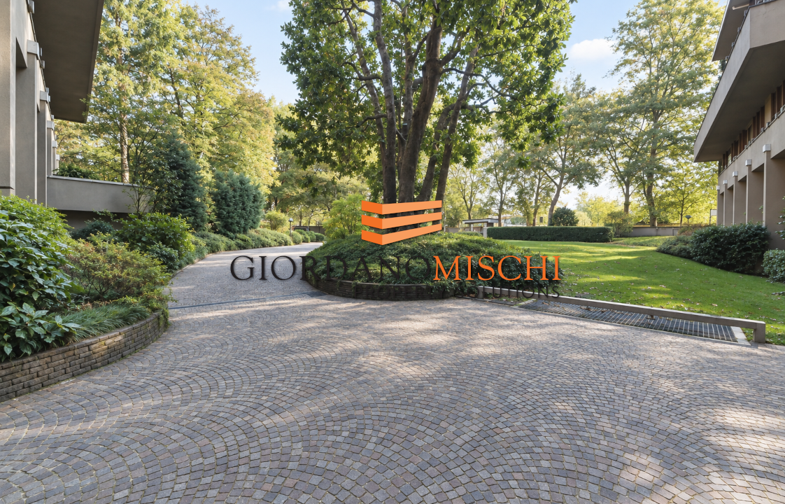 Cortile paesaggistico con vialetto in ciottoli